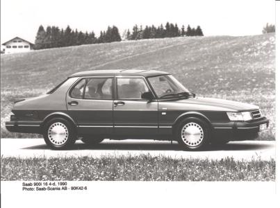 SAAB 900i