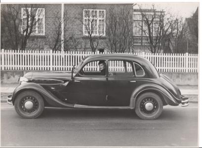 BMW 320 sedan