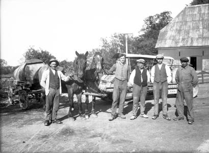 Vejarbejdssjak med hestevogn og tromle