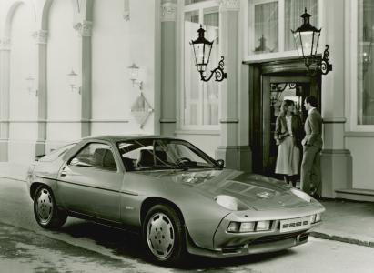 Porsche 928