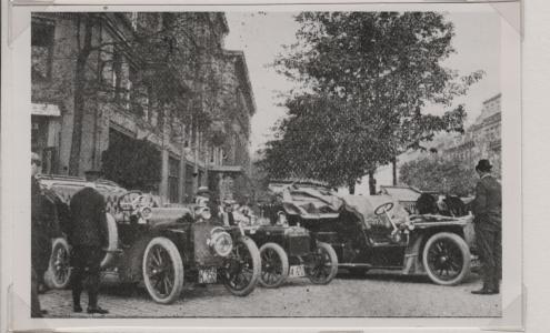 Clement og to ukendte biler