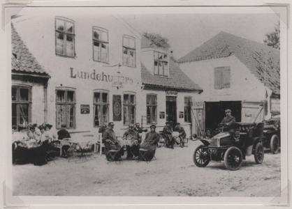 Motorfolk ved Lundehus Kro